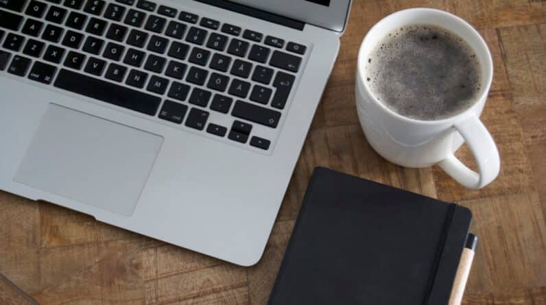 Photo Laptop and coffee