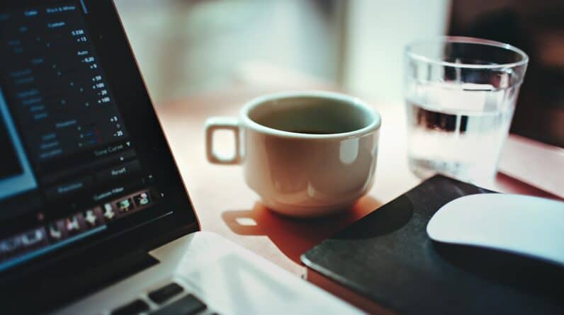 Photo Laptop and coffee