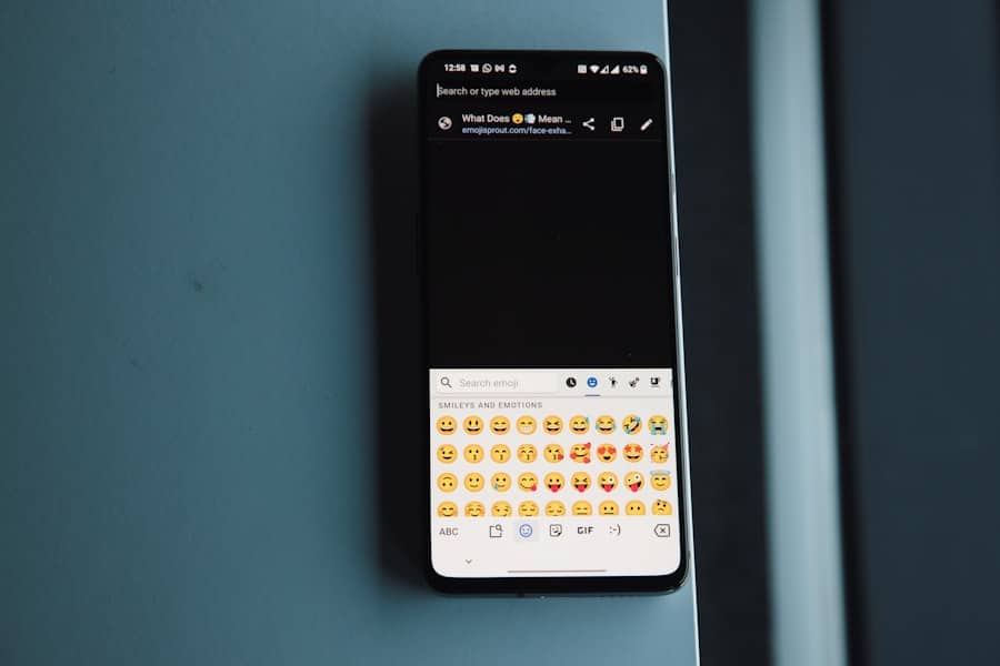 Photo Smartphone with money icon