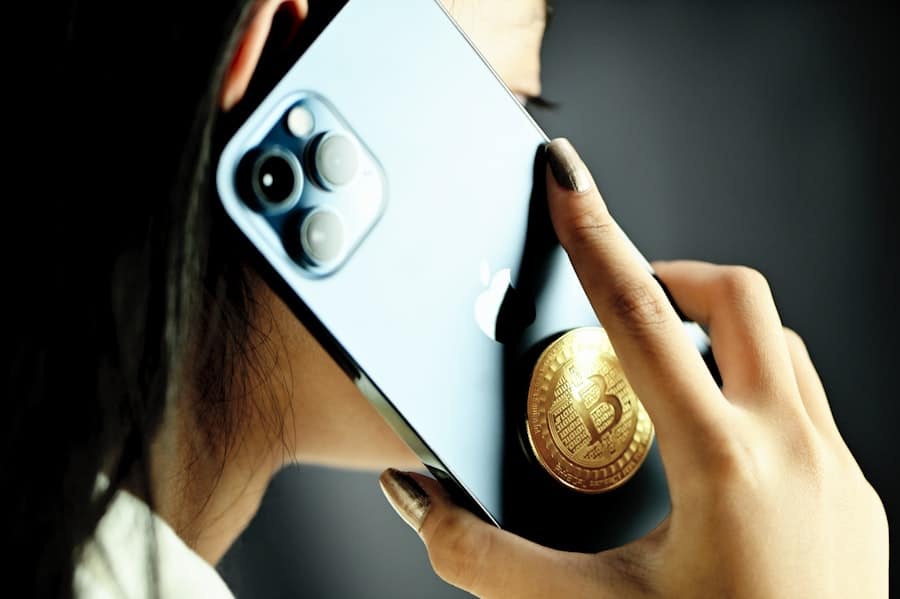 Photo Mobile phone with money icon
